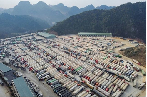 Giải pháp nào cho hơn 5.000 xe container hàng hóa đang ùn tắc tại cửa khẩu? 
